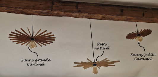 Deux plafonniers sunny de taille petit et grand en bambou caramel avec un plafonnier rises en bambou naturel