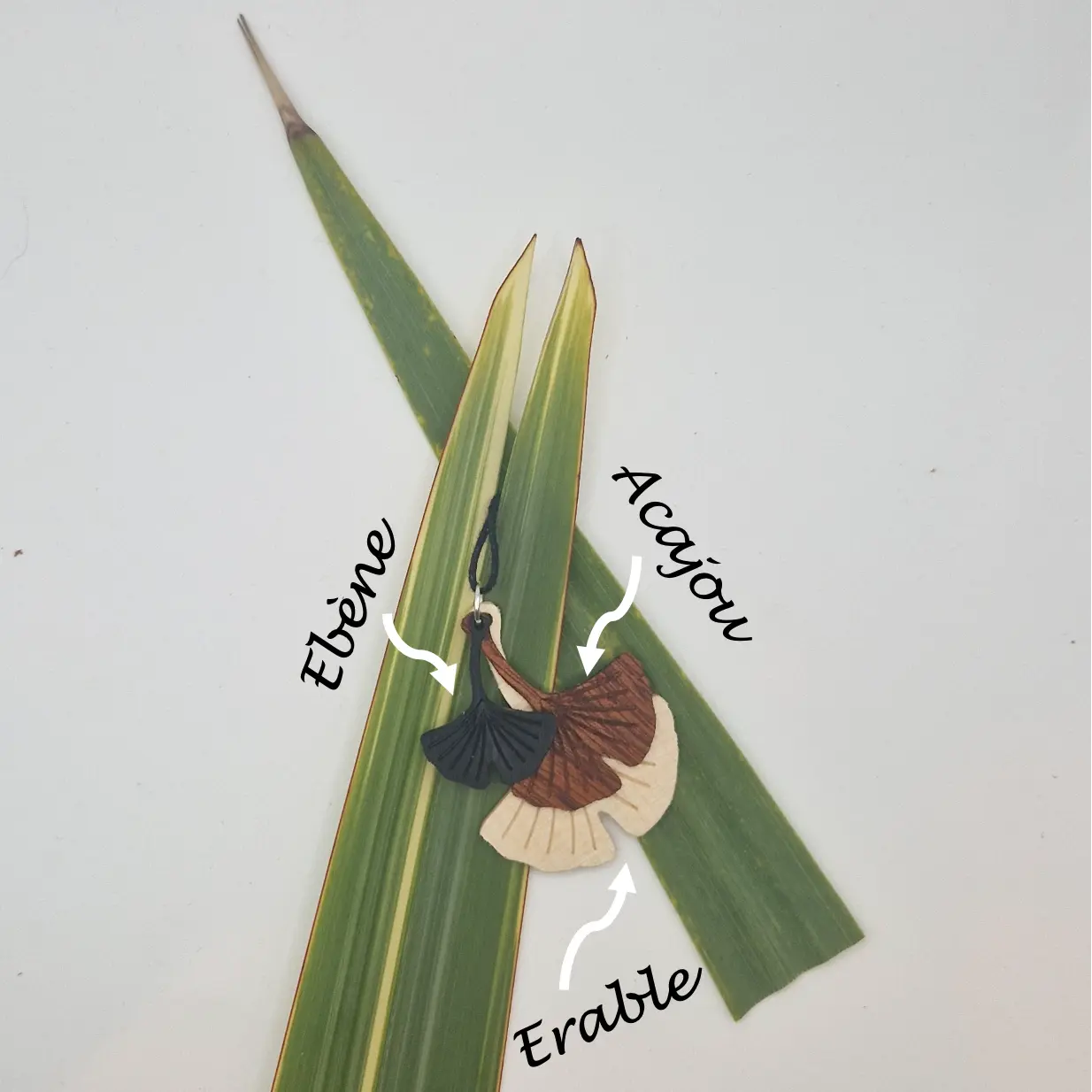 Pendentif feuille de ginkgo Acconier écoresponsable MoKaLi erable acajou ebene